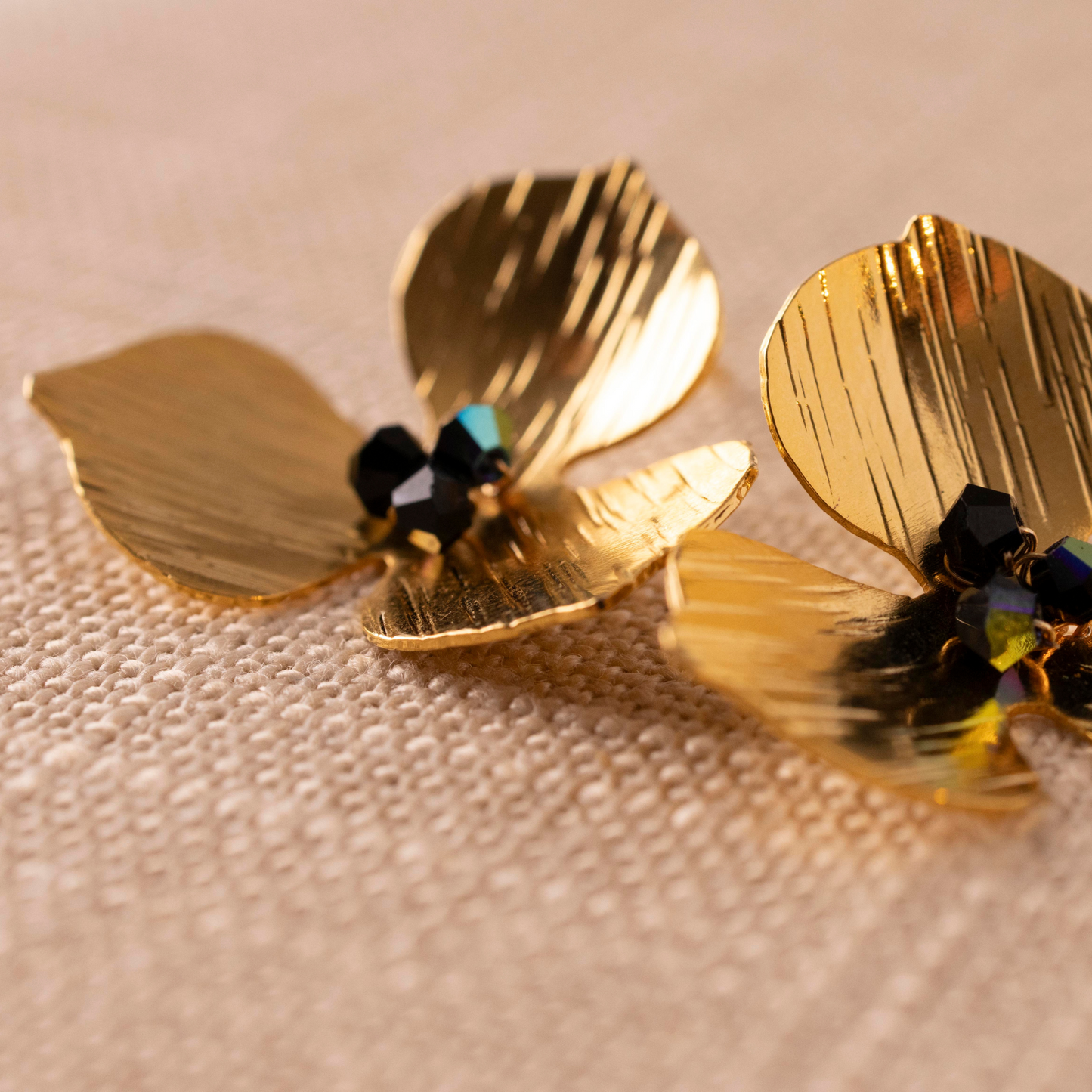 Isola Bella Floral Gold Stud Earrings with CRYSTALLIZED™ – Swarovski Elements - Mia Sophia Design