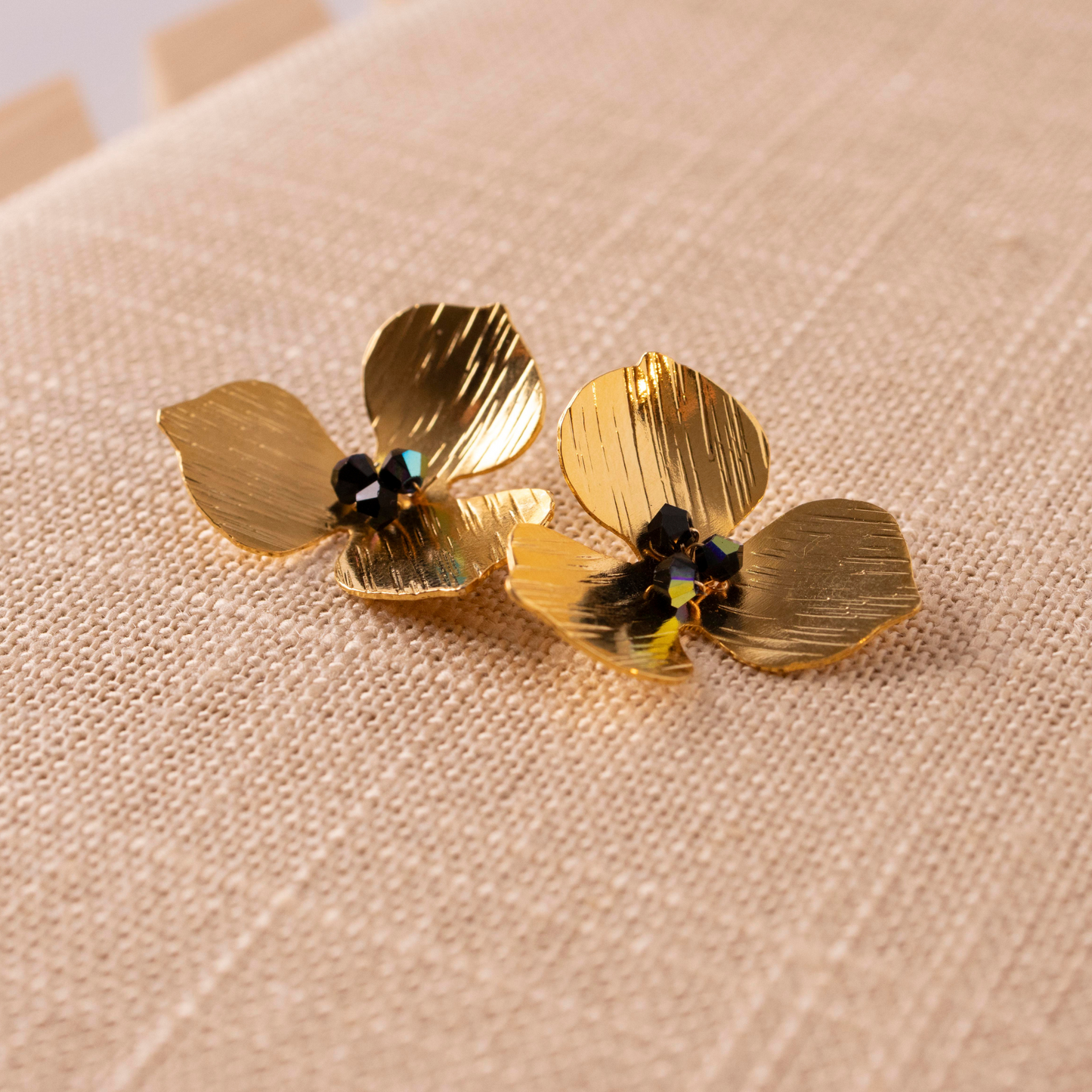 Isola Bella Floral Gold Stud Earrings with CRYSTALLIZED™ – Swarovski Elements - Mia Sophia Design